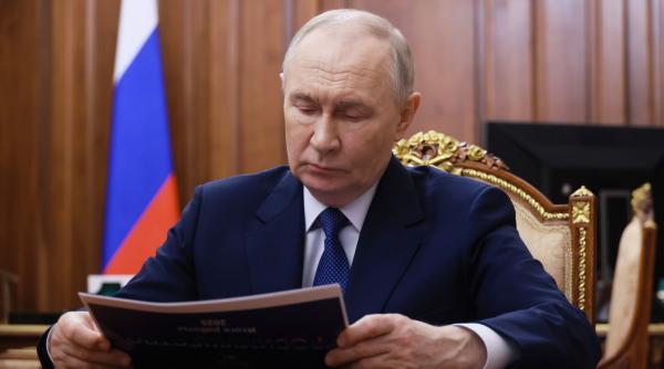 Inspirat de Stalin, Putin cere copiiilor și femeilor „să tricoteze șosete” și să le trimită militarilor ruși de pe frontul din Ucraina