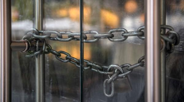 o companie de prelucrare a lemnului din salaj se inchide si da afara toti angajatii