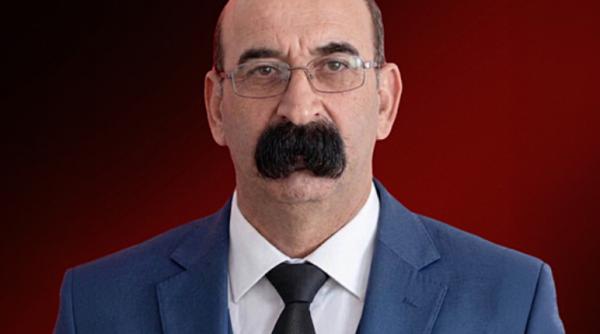 politicianul din turcia care a devenit viral datorita aspectului este o fata pe mustata aia