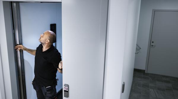 primaria sectorului 1 scoate la licitatie modernizarea a aproape 900 de ascensoare din blocuri reabilitate termic