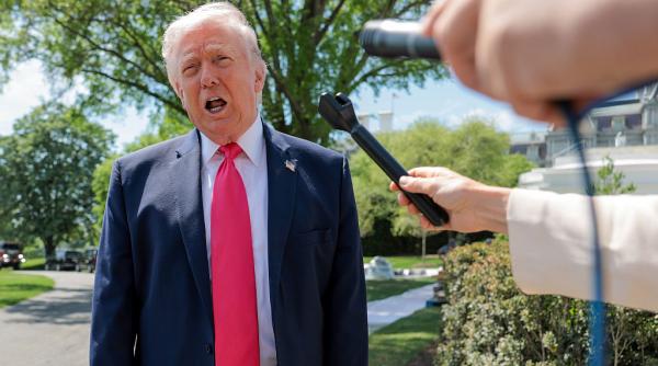 vorbeste prea mult cum se saboteaza trump singur in negocierile cu iranul