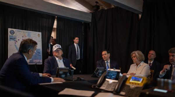 wsj donald trump a facut o criza de nervi si a fost scos din situation room a tipat la consilieri ore intregi