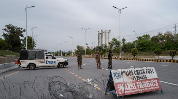 capitala care arata ca in pandemie strazile sunt goale magazinele sunt inchise mii de oameni au fost obligati sa si caute alta casa