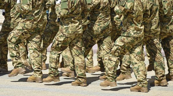 fiul lui viktor orban a cerut sa fie eliberat din armata inainte ca tatal lui sa piarda alegerile sora lui s a mutat deja la new york