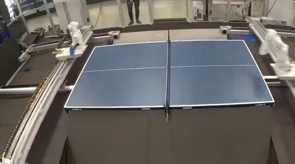 inginerii au dezvoltat un robot capabil sa i invinga pe jucatorii de elita la tenis de masa