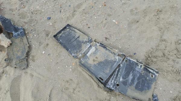 Alertă la malul mării. Surse: Poliţiştii de frontieră au descoperit, vineri, resturi de dronă pe plaja din Mamaia