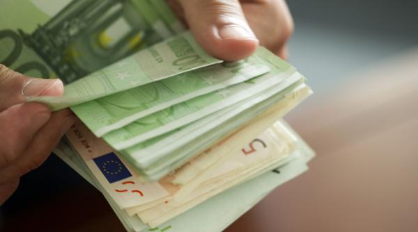 Compania care le oferă tuturor celor 13.000 de angajați bonusuri de 4.000 de euro până în luna iunie