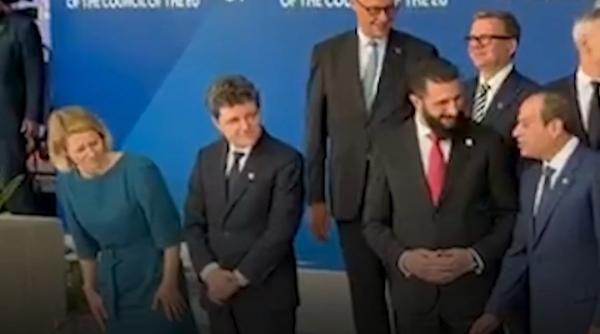 nicusor dan a fost pus sa se aseze la fotografia de familie din cipru in locul lui macron care a lipsit din motive necunoscute