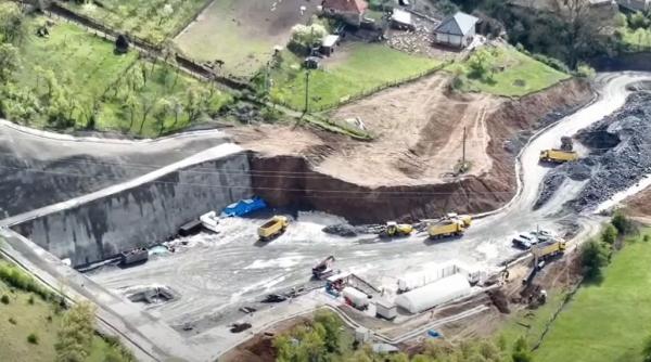 prima strapungere de tunel in carpati pe autostrada sibiu pitesti aproape de realizare pe sectiunea boita cornetu vor fi 7 tuneluri
