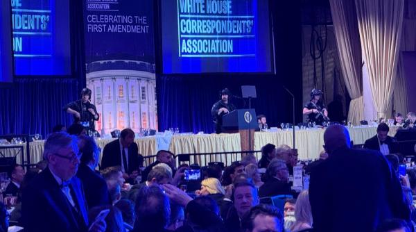 atacul armat de la cina corespondentilor s a produs in acelasi loc in care a avut loc atentatul din 1981 asupra lui ronald reagan