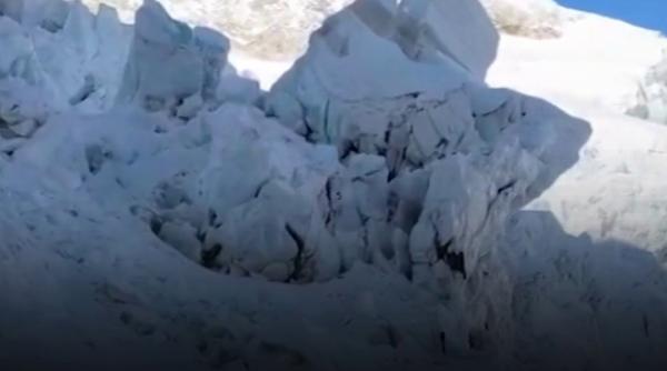 blocaj pe everest traseele nu pot fi amenajate din cauza ghetii