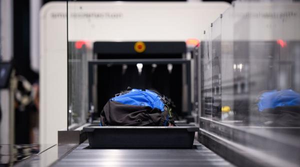 compania aeriana care renunta la bagajul de mana gratuit pasagerii vor fi nevoiti sa il achite separat