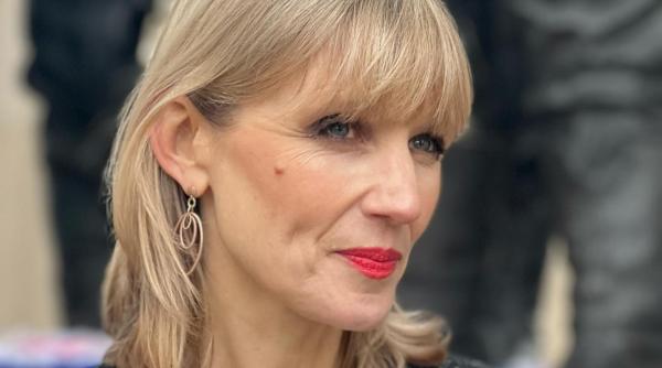 limba care se pierde pe drum tessa dunlop si batalia ei pentru un examen de limba romana in scolile britanice