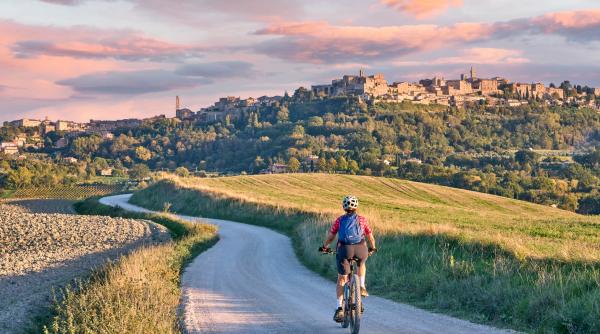 Cele mai bune destinații și trasee din Europa pentru vacanțe pe bicicletă în 2026 