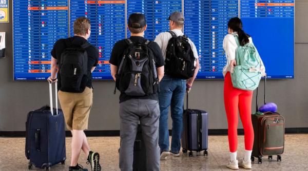 inca o companie aeriana anuleaza zboruri din mai si iunie din cauza costului kerosenului