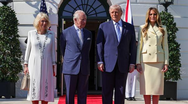 regele charles isi incepe vizita de stat in sua monarhii britanici au fost intampinati de melania si donald trump la casa alba