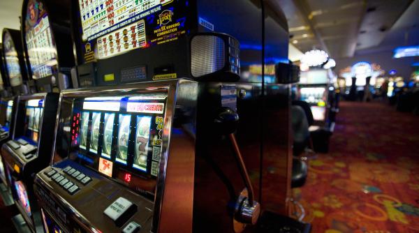 al patrulea cel mai mare oras din romania tocmai a interzis pacanelele urmatorul pas e interzicerea reclamelor la jocurile de noroc