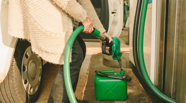 de ce sunt orase unde nu se mai gasesc benzina si motorina la pompe avem probleme autogenerate de incompetenta legiuitorului nostru