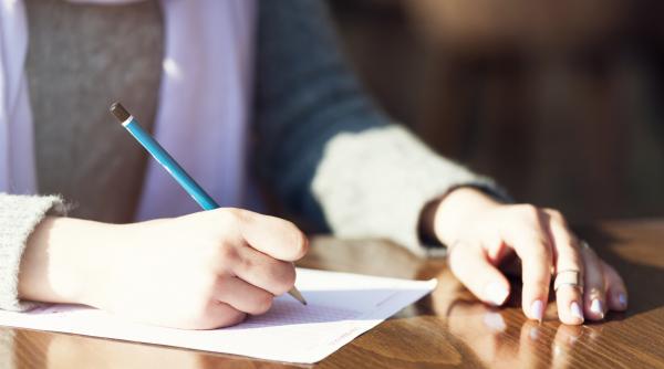 Sesiunea specială a simulării Evaluării Naţionale continuă marţi, cu proba la Matematică