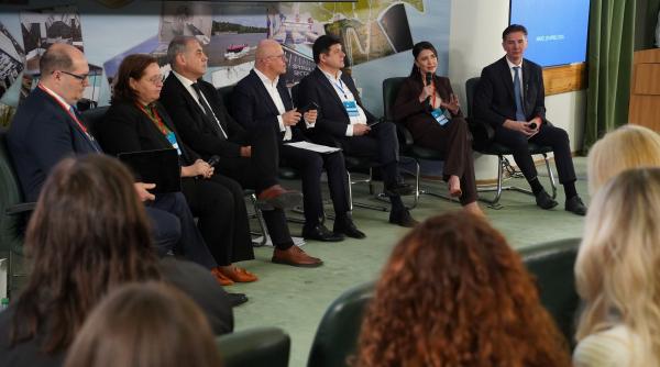 sute de antreprenori fata in fata cu expertii a inceput intelligent money academy