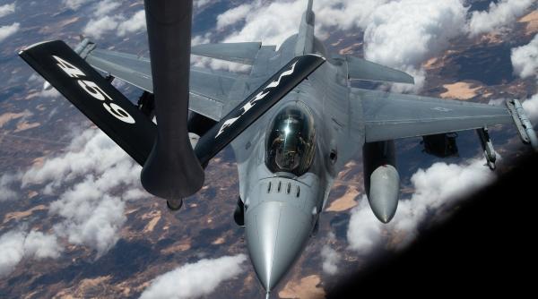Avioane radar AWACS, piloți Wild Weasel, realimentare în aer. Cum ar controla NATO spațiul aerian într-un conflict la scară largă