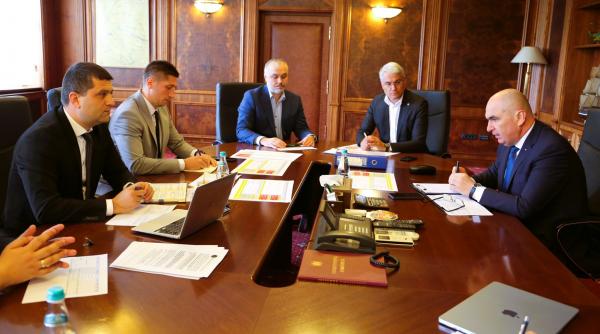 bolojan la masa cu umbrarescu si ministrii miruta si pislaru avem nevoie ca de aer de banii din pnrr pentru autostrazi