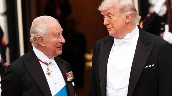 Donald Trump spune că regele Charles „ne-ar fi ajutat cu Iranul, dacă ținea de el”. Președintele SUA a atacat din nou NATO