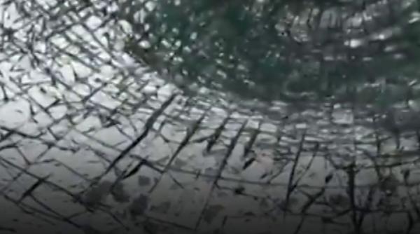 furtuna severa cu grindina in sua parbrize distruse in cateva minute