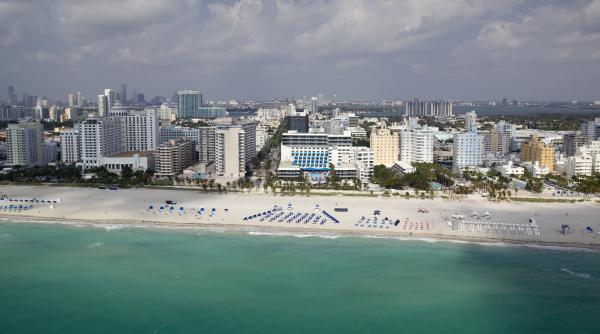 Legendarul Hotel Delano din Miami se redeschide, dar în loc de petreceri și divertisment, acum se va concentra pe yoga și wellness