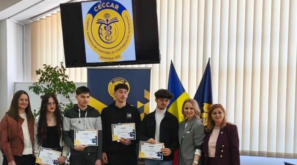 Mai mulţi elevi din Constanța au fost premiaţi pentru performanțe la concursul de educație financiară