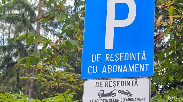 Taxa pentru parcarea de reşedinţă tocmai s-a majorat în Brașov. Cât va costa pe an: Cei care lasă mașina „la bordură” plătesc la jumate
