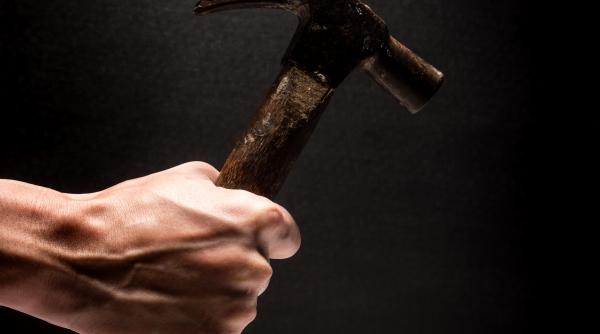 atac cu ciocanul pe strazile din tokyo cinci oameni au ajuns la spital individul a reusit sa scape