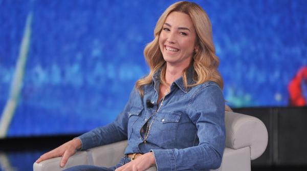 o meloni de stanga o fosta campioana olimpica la aruncarea cu ciocanul e star politic in italia si posibil viitoare sefa a opozitiei