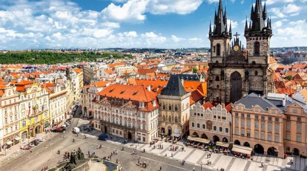 Praga, tot mai căutată pentru city break-uri: ce le oferă turiștilor și cum alegi pachetul potrivit