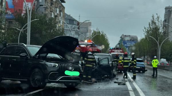 Trafic blocat pe cea mai mare arteră din centrul Bucureștiului: Un accident cu patru mașini a avut loc pe Bd. I.C. Brătianu