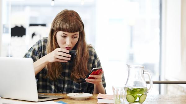 companiile din sua interzic angajatilor sa foloseasca telefoanele pentru a reduce distragerile