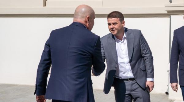 cu 4 zile inainte de motiunea de cenzura un lider psd l a primit pe bolojan la suceava culoarea politica este mai putin importanta
