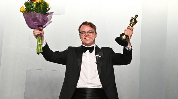 un regizor al documentarului mr nobody against putin a ramas fara oscar dupa ce la new york i s a interzis sa urce cu el in avion