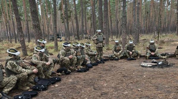 zelenski anunta reforma armatei sporuri pentru militari si demobilizari treptate