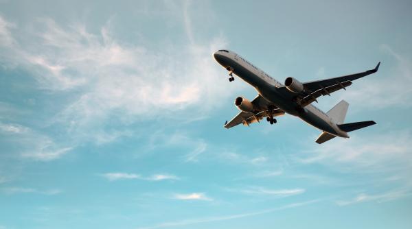 prima companie aeriana care anuleaza incepand de astazi toate zborurile din cauza pretului la kerosen