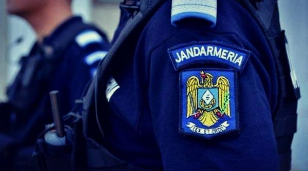 un barbat prins in mamaia cu un plic in care era o substanta suspecta a vrut sa i mituiasca pe jandarmi cu 7 950 de lei ce a urmat