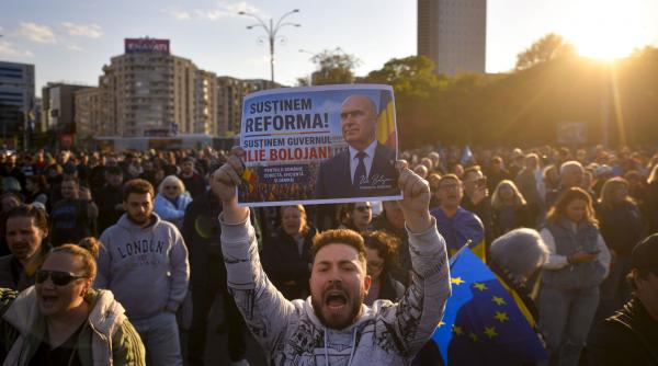 miting pro bolojan in piata victoriei cu doua zile inainte de motiunea de cenzura