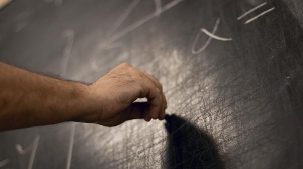 un fizician sustine ca toata matematica poate fi redusa la o singura operatie