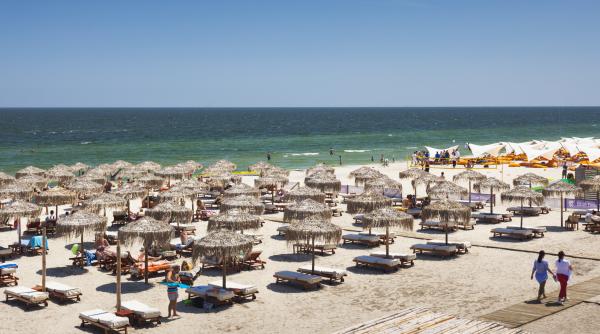de doua ori mai putini turisti pe litoral de 1 mai in 2026 fata de sezonul trecut expert ne asteapta un an greu in turism