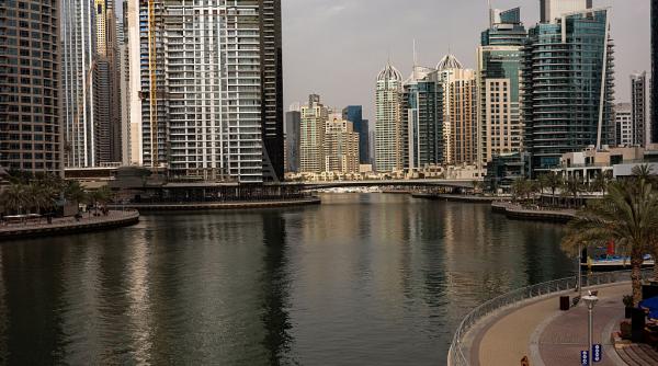 Războiul din Iran provoacă un „Regrexit”: Britanicii bogați, refugiați în Dubai pentru scutiri de taxe, regretă acum decizia luată