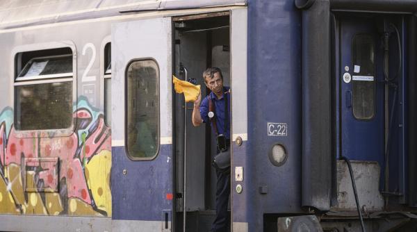 trenuri blocate intre arad si timisoara dupa ruperea pantografului unei locomotive cinci curse sunt afectate