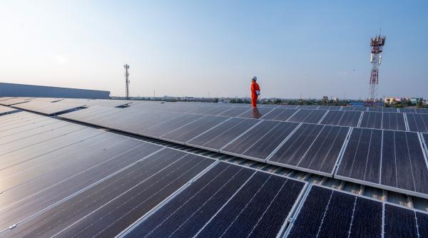 ue va interzice o componenta cheie din sistemele fotovoltaice fabricata in china exista risc de atacuri cibernetice si de blackout