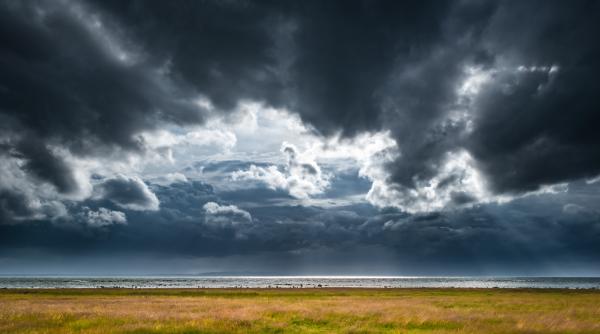 vreme cu temperaturi de vara apoi se raceste brusc si va ploua zilnic in anumite zone prognoza meteo anm pe regiuni pana pe 17 mai