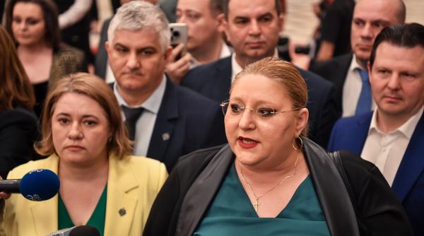 derapaj grobian al dianei sosoaca ilie bolojan a fost insultat si huiduit pe holurile parlamentului inainte de votul motiunii