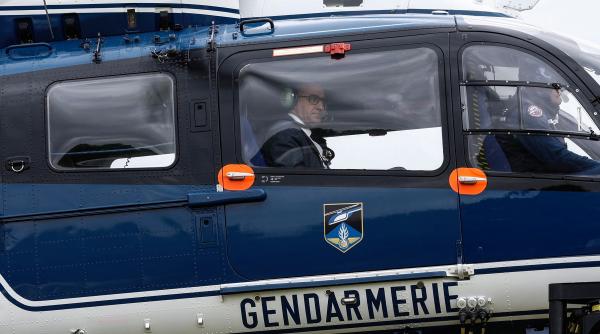 ministrul francez de interne a oprit cu elicopterul o petrecere rave uriasa care avea loc pe un poligon militar